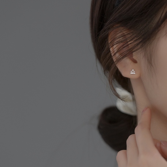 Sterling Silver Crown Stud Earrings Princess Crown Rhinestone Stud Earrings - Picture 5 of 5